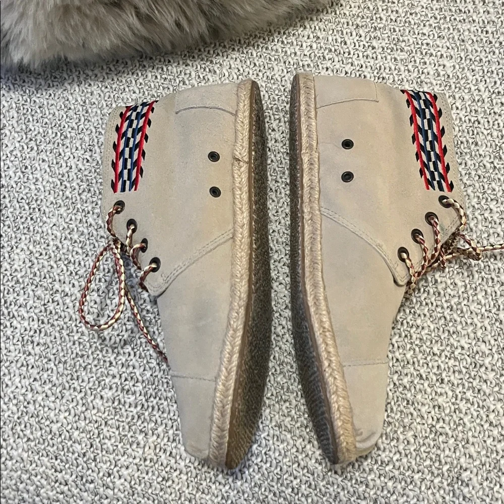Toms Beige Sand  Lace Up Ankle Tribal Moccasin Embroidered Aztec Chukka Boots 9